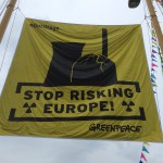 le drapeau anti nuke flotte !